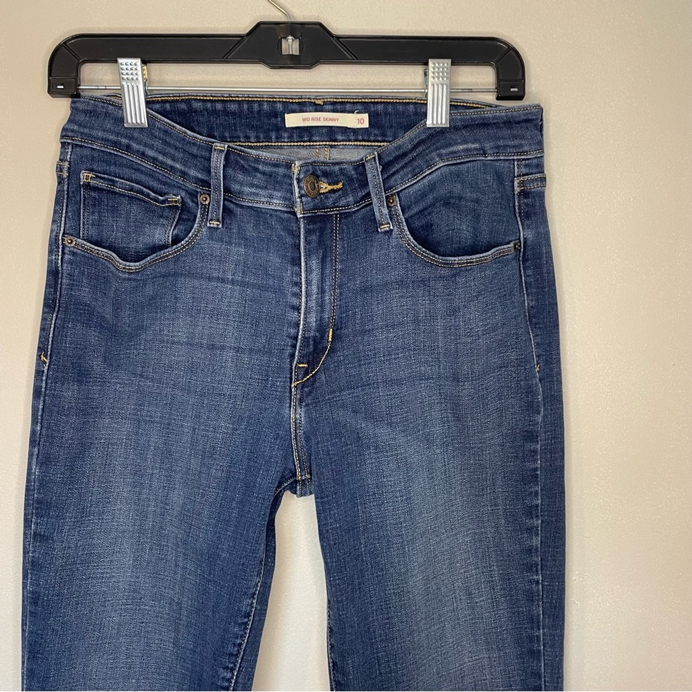 Women’s Levi Jeans - Picture 5 of 5